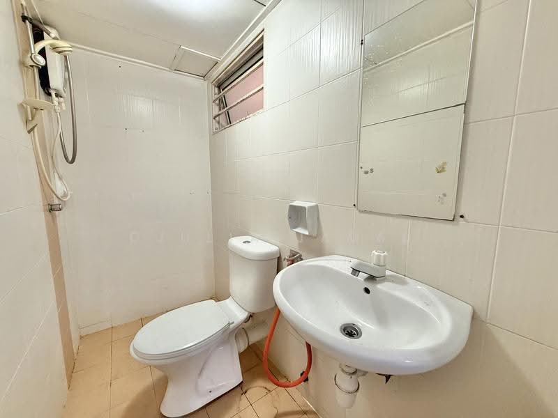 Townhouse for Sale in Batu Caves (Selangor) - DJULIA JAMAL - Bathroom - PropertyGuru.com.my