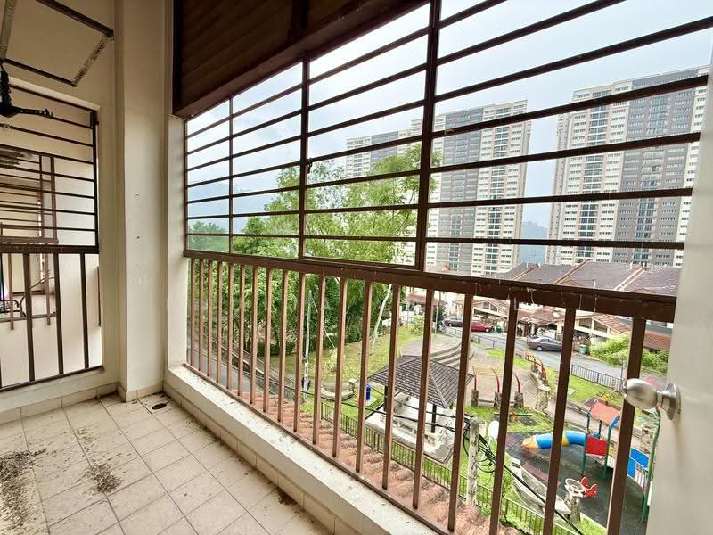 Townhouse for Sale in Batu Caves (Selangor) - DJULIA JAMAL - Balcony - PropertyGuru.com.my