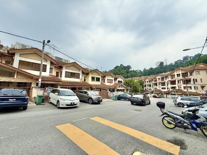 Townhouse for Sale in Batu Caves (Selangor) - DJULIA JAMAL - Exterior - PropertyGuru.com.my