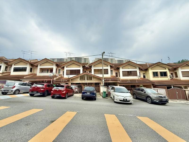 Townhouse for Sale in Batu Caves (Selangor) - DJULIA JAMAL - Exterior - PropertyGuru.com.my