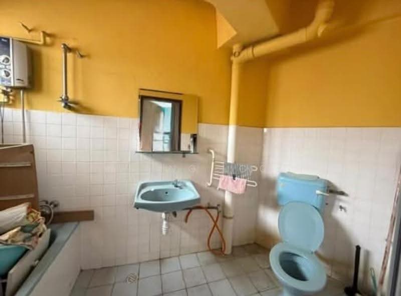 Kondominium untuk Dijual di Teratai Mewah Condominium - Eling Loo - Bathroom - PropertyGuru.com.my