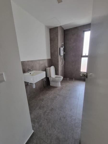 Kediaman Servis untuk Dijual di Suite Enesta - Kenji Ti - Bathroom - PropertyGuru.com.my
