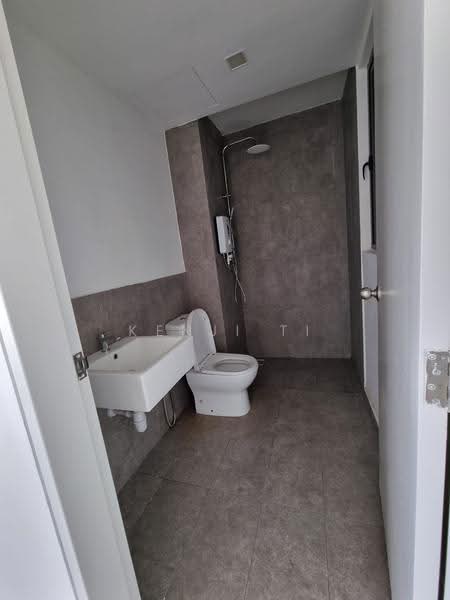 Kediaman Servis untuk Dijual di Suite Enesta - Kenji Ti - Bathroom - PropertyGuru.com.my