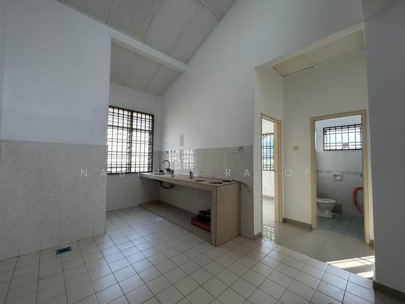 1-storey Terraced House for Rent in Bukit Indah (Ampang) - Nabihan Rawof - Kitchen - PropertyGuru.com.my