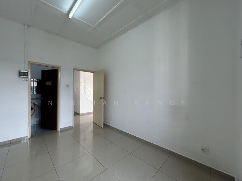 1-storey Terraced House for Rent in Bukit Indah (Ampang) - Nabihan Rawof - Master Bedroom - PropertyGuru.com.my