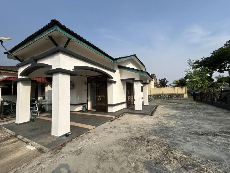 1-storey Terraced House for Rent in Bukit Indah (Ampang) - Nabihan Rawof - Exterior - PropertyGuru.com.my