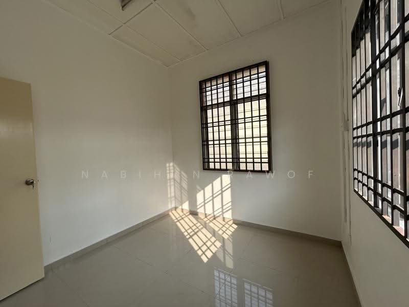 1-storey Terraced House for Rent in Bukit Indah (Ampang) - Nabihan Rawof - Third Bedroom - PropertyGuru.com.my