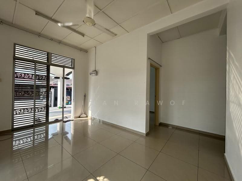 1-storey Terraced House for Rent in Bukit Indah (Ampang) - Nabihan Rawof - Living Room - PropertyGuru.com.my