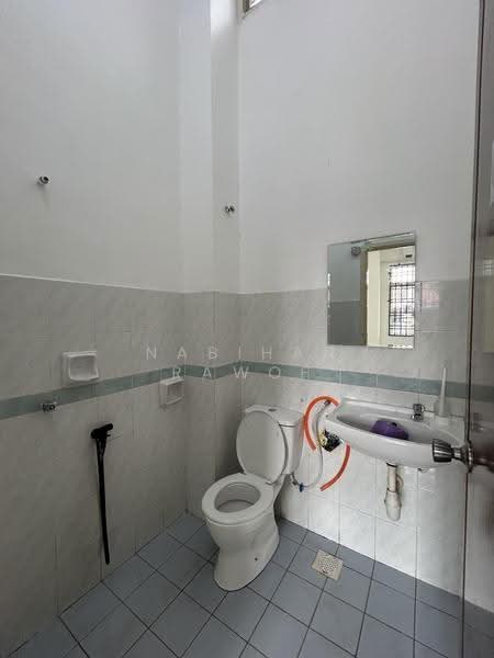 1-storey Terraced House for Rent in Bukit Indah (Ampang) - Nabihan Rawof - Bathroom - PropertyGuru.com.my