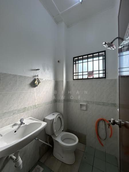 1-storey Terraced House for Rent in Bukit Indah (Ampang) - Nabihan Rawof - Bathroom - PropertyGuru.com.my