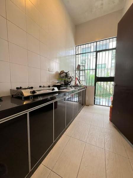 Cluster House for Rent in Taman Mount Austin (Tebrau) - Edward Siow - Kitchen - PropertyGuru.com.my