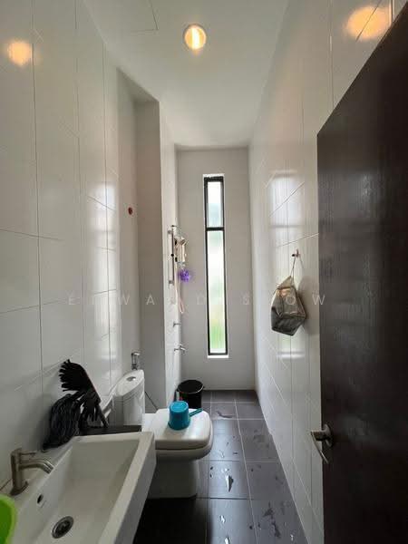 Cluster House for Rent in Taman Mount Austin (Tebrau) - Edward Siow - Bathroom - PropertyGuru.com.my