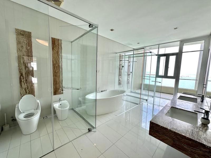 Kondominium untuk Disewa di 8 Gurney (The Shore Condominium) - Gan Chun Kai - Bathroom - PropertyGuru.com.my