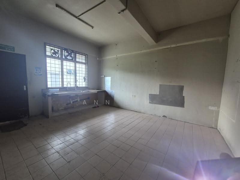 Shop for Rent in Taman Merdeka Permai (Batu Berendam) - Ann Lim - Kitchen - PropertyGuru.com.my