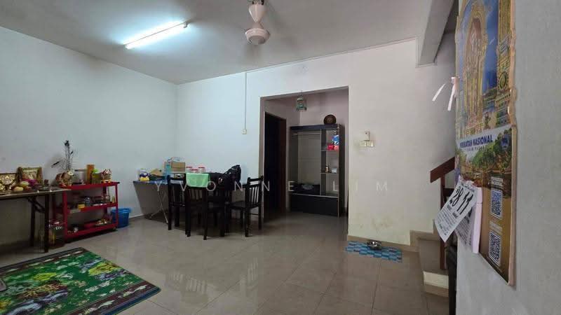 2-storey Terraced House for Sale in Taman Tampoi Indah (Tampoi) - Yvonne Lim - Living Room - PropertyGuru.com.my