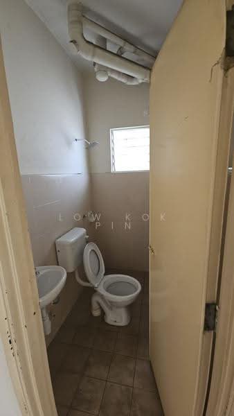 Apartment for Rent at Pangsapuri Kasuarina - Low Kok Pin - Bathroom - PropertyGuru.com.my