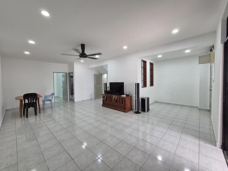 2-storey Terraced House for Rent in Taman Desa Cemerlang (Ulu Tiram) - Jameson Choo - Living Room - PropertyGuru.com.my