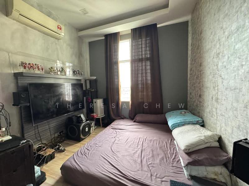 Kediaman Servis untuk Dijual di Subang Olives Residence - Theresa Chew - Bedroom - PropertyGuru.com.my