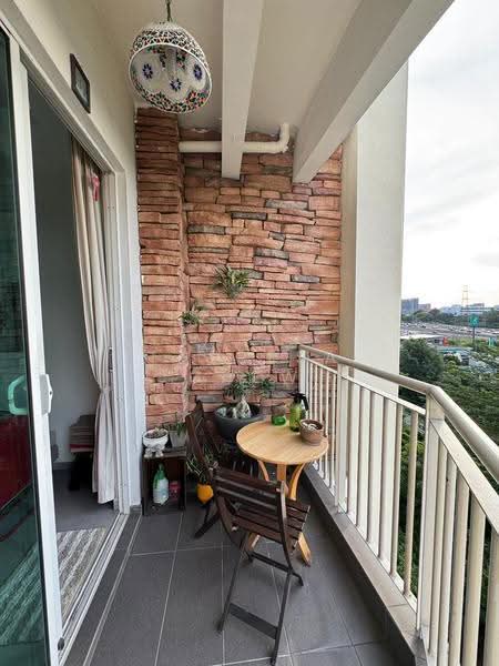 Kediaman Servis untuk Dijual di Subang Olives Residence - Theresa Chew - Balcony - PropertyGuru.com.my