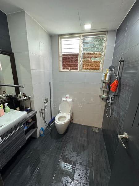 Kediaman Servis untuk Dijual di Subang Olives Residence - Theresa Chew - Bathroom - PropertyGuru.com.my