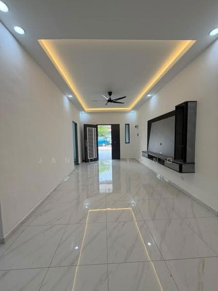 1-storey Terraced House for Sale in Taman Indah (Tampoi) - Janice Yong - Living Room - PropertyGuru.com.my