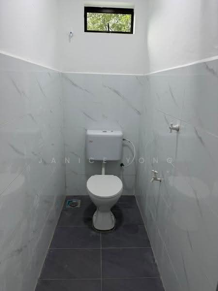 1-storey Terraced House for Sale in Taman Indah (Tampoi) - Janice Yong - Bathroom - PropertyGuru.com.my
