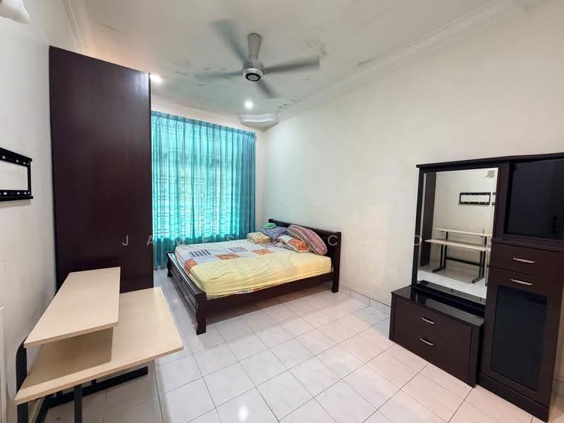 1-storey Terraced House for Sale in Taman Molek (Johor Bahru) - Jameson Choo - Bedroom - PropertyGuru.com.my