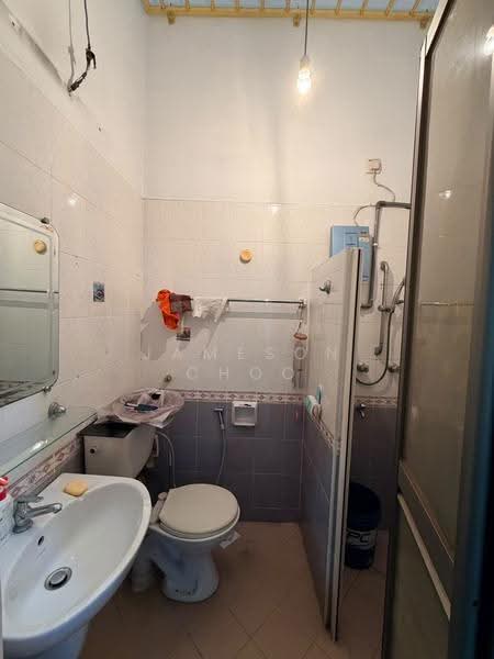 1-storey Terraced House for Sale in Taman Molek (Johor Bahru) - Jameson Choo - Bathroom - PropertyGuru.com.my