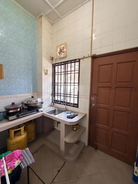 1-storey Terraced House for Sale in Taman Molek (Johor Bahru) - Jameson Choo - Kitchen - PropertyGuru.com.my