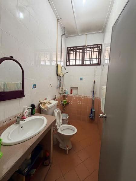 1-storey Terraced House for Sale in Taman Molek (Johor Bahru) - Jameson Choo - Bathroom - PropertyGuru.com.my