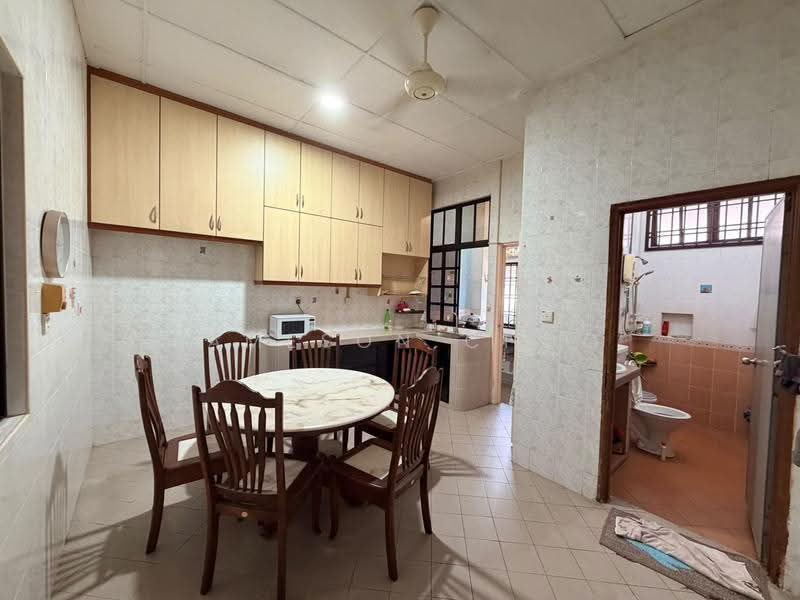 1-storey Terraced House for Sale in Taman Molek (Johor Bahru) - Jameson Choo - Kitchen - PropertyGuru.com.my