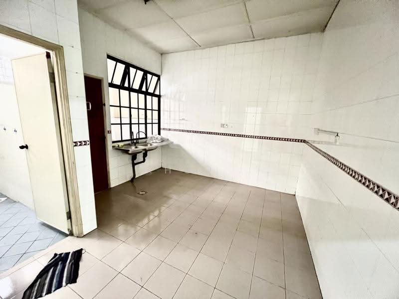 Rumah Teres 1-Tingkat untuk Disewa di Taman Molek (Johor Bahru) - Khoo . - Kitchen - PropertyGuru.com.my
