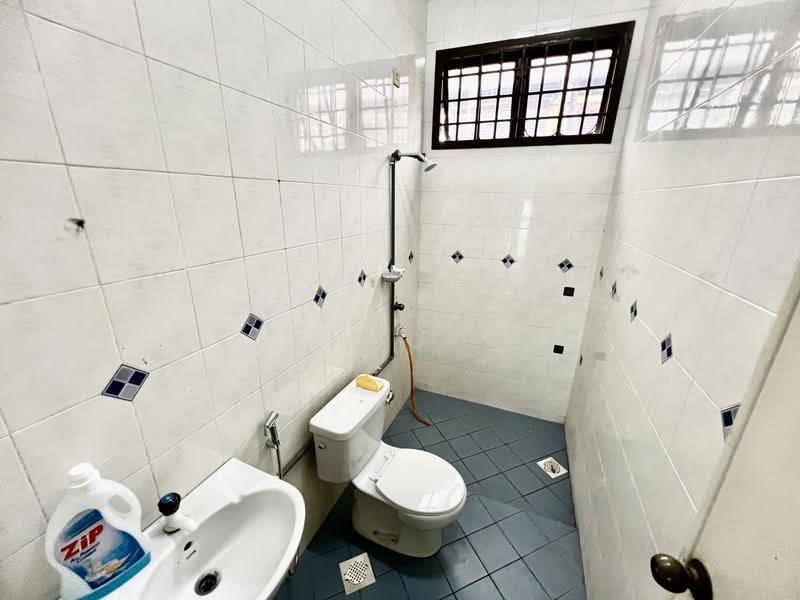Rumah Teres 1-Tingkat untuk Disewa di Taman Molek (Johor Bahru) - Khoo . - Bathroom - PropertyGuru.com.my