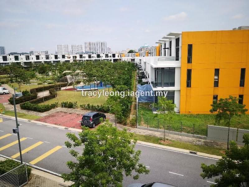 3-storey Terraced House for Sale in Lake Fields (Sungai Besi) - Tracy Leong - PropertyGuru.com.my