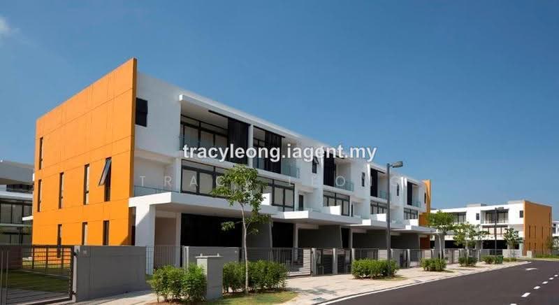 3-storey Terraced House for Sale in Lake Fields (Sungai Besi) - Tracy Leong - PropertyGuru.com.my