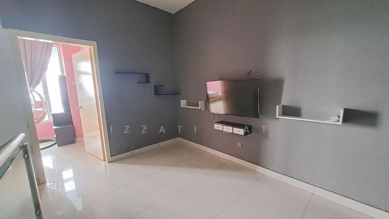Condominium for Sale at Sri Putramas III / Royal Regent - Izzati Mat - Living Room - PropertyGuru.com.my