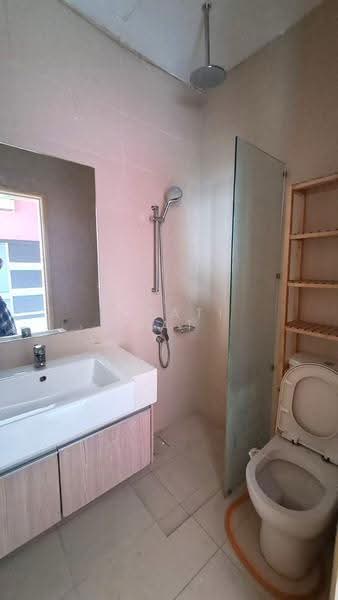 Condominium for Sale at Sri Putramas III / Royal Regent - Izzati Mat - Bathroom - PropertyGuru.com.my