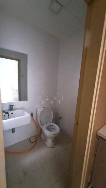 Condominium for Sale at Sri Putramas III / Royal Regent - Izzati Mat - Bathroom - PropertyGuru.com.my