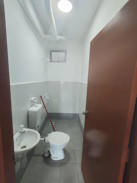 Flat for Rent at PANGSAPURI PULAI MUTIARA 3 - Khoo . - Bathroom - PropertyGuru.com.my