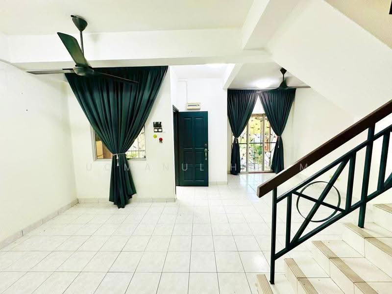 Rumah Teres 2-Tingkat untuk Dijual di Laguna Park (Pelabuhan Klang) - Luqmanul Hakim - Living Room - PropertyGuru.com.my