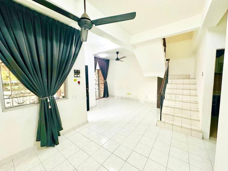 Rumah Teres 2-Tingkat untuk Dijual di Laguna Park (Pelabuhan Klang) - Luqmanul Hakim - Living Room - PropertyGuru.com.my
