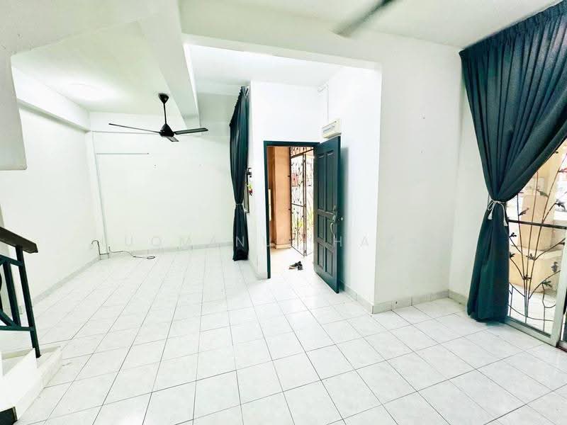 Rumah Teres 2-Tingkat untuk Dijual di Laguna Park (Pelabuhan Klang) - Luqmanul Hakim - Living Room - PropertyGuru.com.my