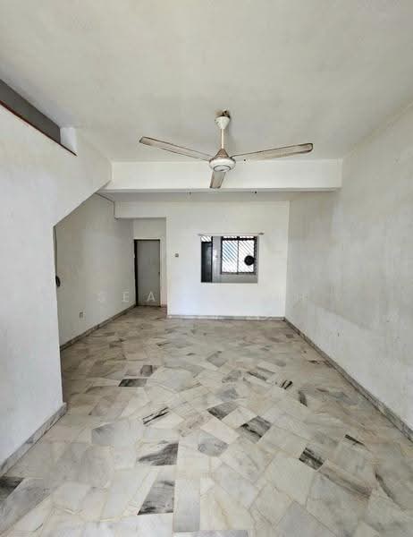 2-storey Terraced House for Sale in Taman Tan Sri Yaacob (Johor Bahru) - Sean Yeoh - Living Room - PropertyGuru.com.my