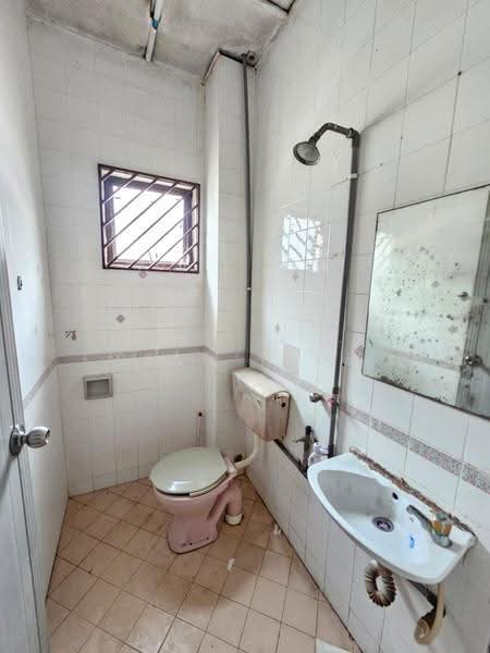 2-storey Terraced House for Sale in Taman Tan Sri Yaacob (Johor Bahru) - Sean Yeoh - Bathroom - PropertyGuru.com.my