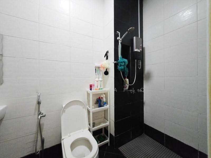 Service Residence for Sale at Saville @ Melawati - Zul Syafiq - Bathroom - PropertyGuru.com.my
