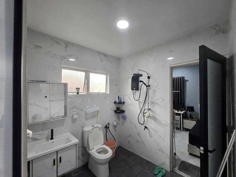 Semi-Detached House for Sale in Taman Melewar (Gombak) - Zul Syafiq - Bathroom - PropertyGuru.com.my