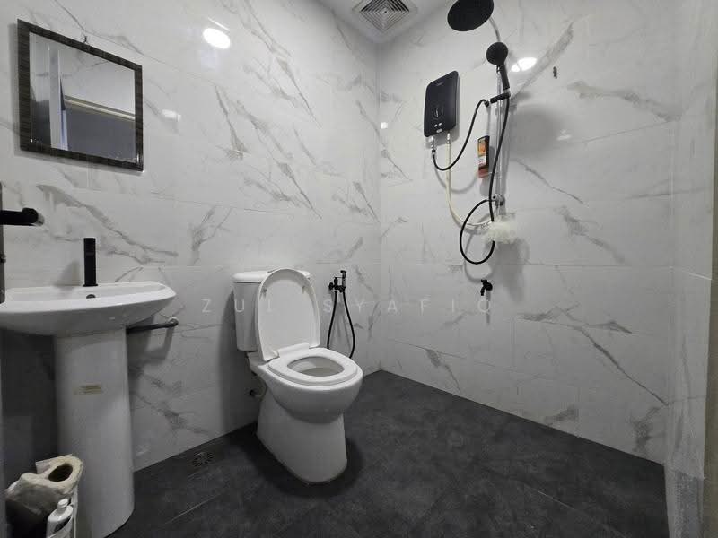 Semi-Detached House for Sale in Taman Melewar (Gombak) - Zul Syafiq - Bathroom - PropertyGuru.com.my