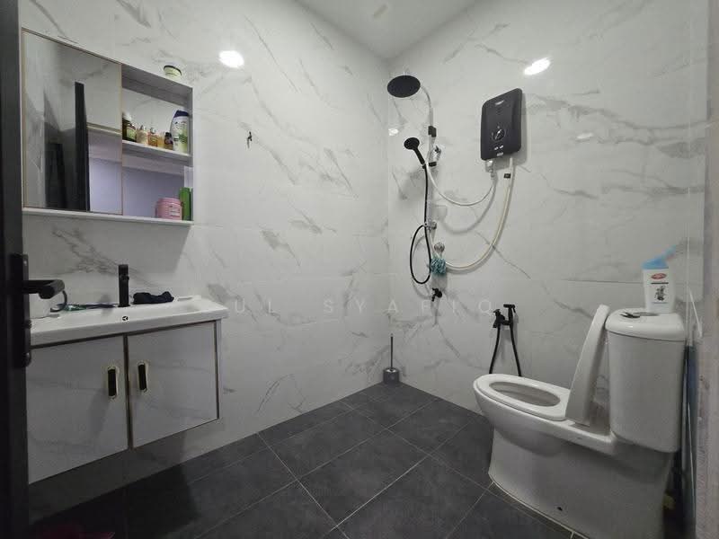 Semi-Detached House for Sale in Taman Melewar (Gombak) - Zul Syafiq - Bathroom - PropertyGuru.com.my