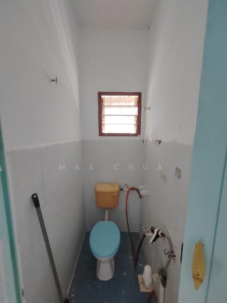 1-storey Terraced House for Sale in Lestari Putra (Seri Kembangan) - Max Chua - Bathroom - PropertyGuru.com.my