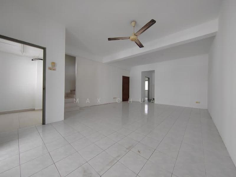 2-storey Terraced House for Sale in Bandar Putra Permai (Seri Kembangan) - Max Chua - Living Room - PropertyGuru.com.my